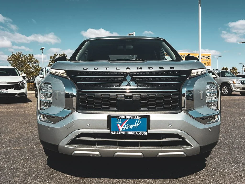 Used 2022 Alloy Silver Metallic Mitsubishi  image 10