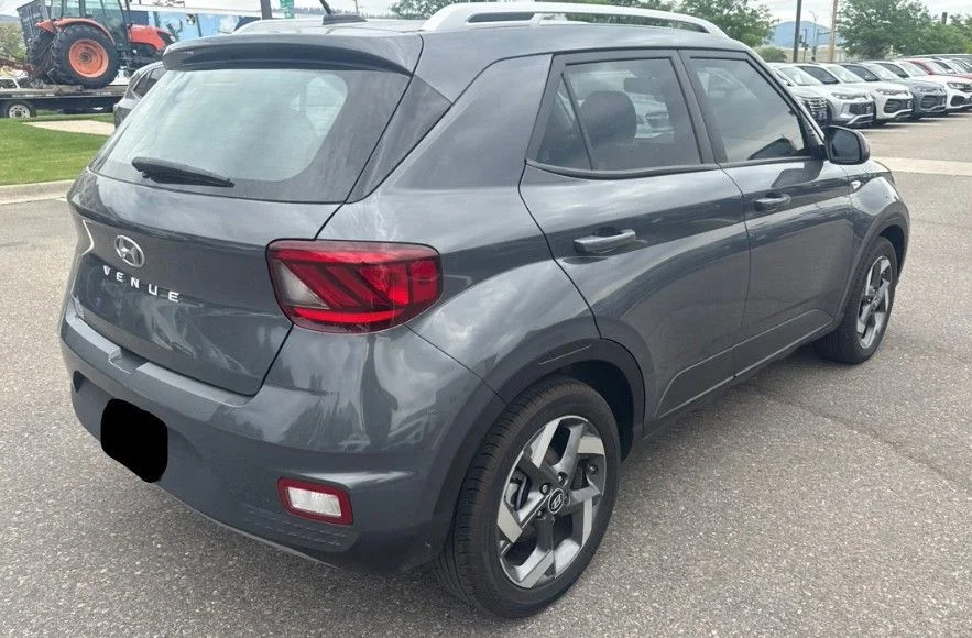 Used 2025 Gray Hyundai SEL image 6