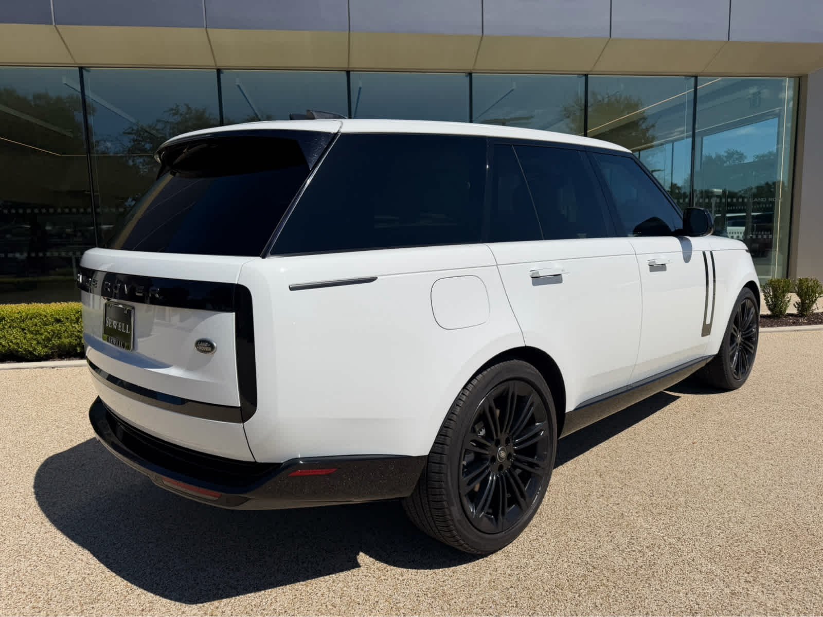 Certified Used 2023 WHT Land Rover SE image 5