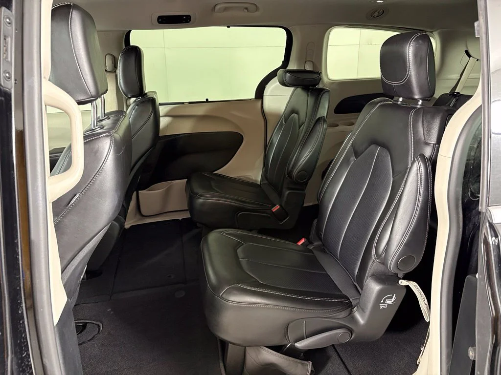 Used 2024 Black Chrysler Touring L image 35