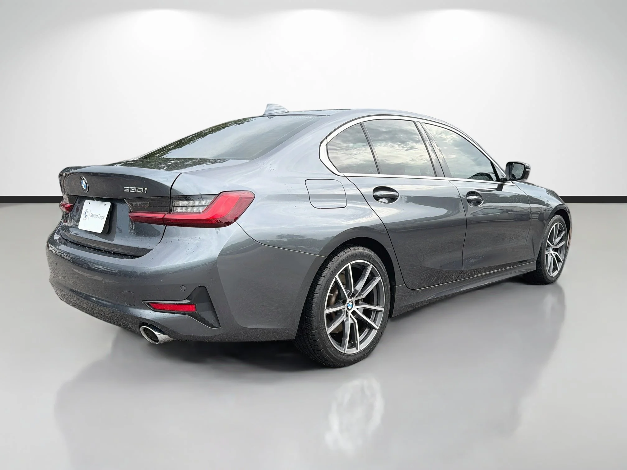 Used 2022 Mineral Grey Metallic BMW 330i image 3