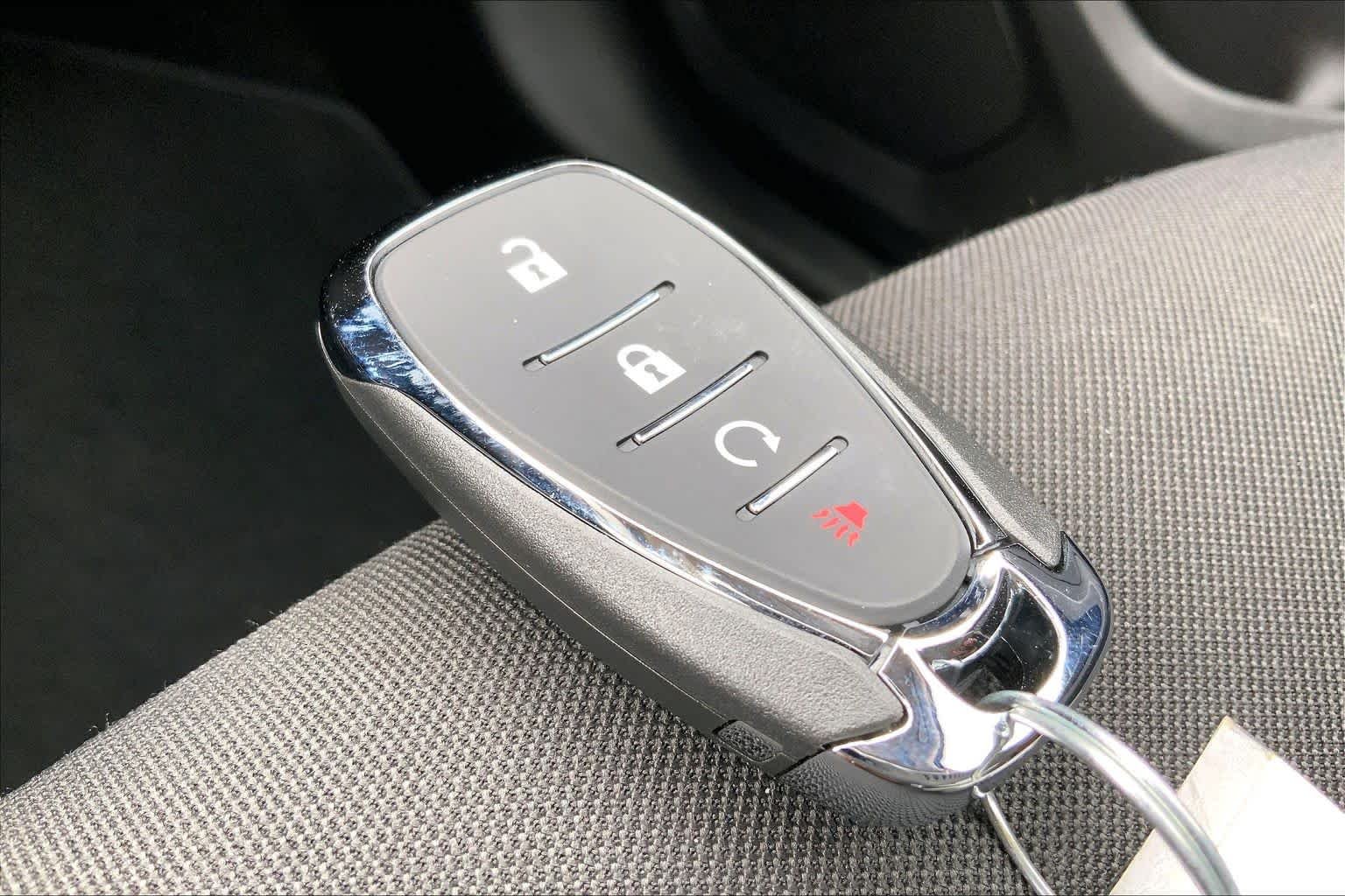 Used 2025 Mosaic Black Metallic Chevrolet LT image 15