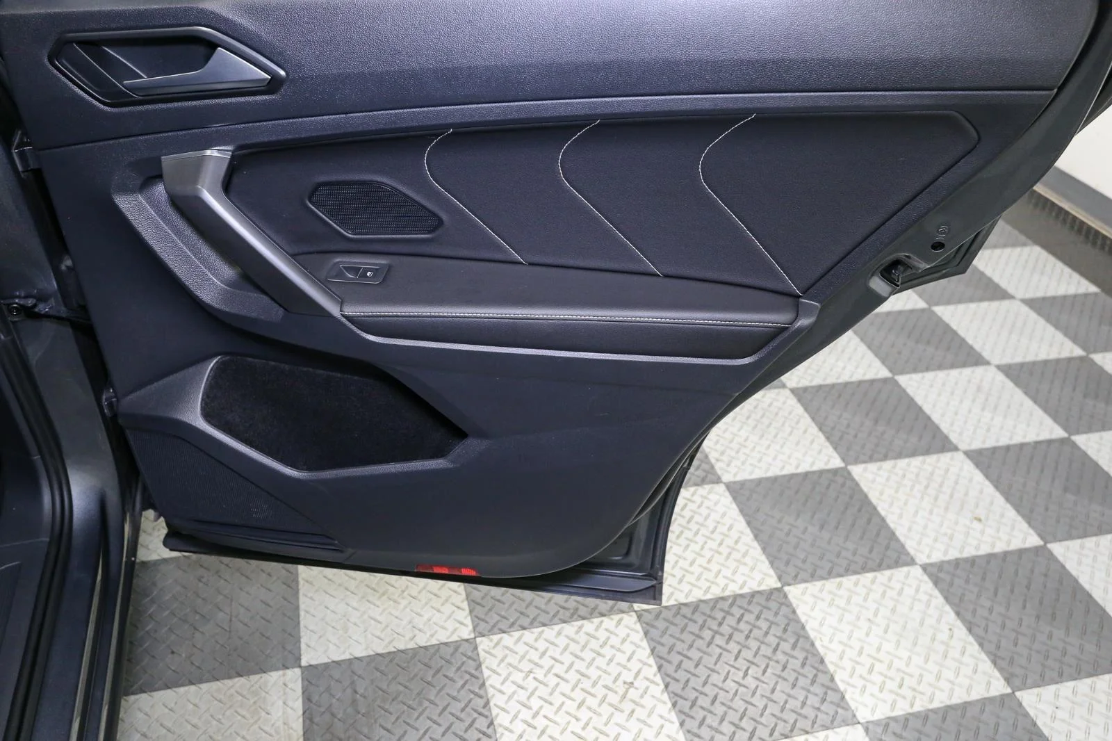 Used 2022 Platinum Gray Metallic Volkswagen SE image 24
