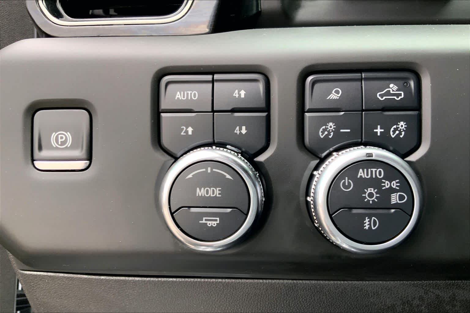 Used 2025 Summit White GMC AT4 image 36