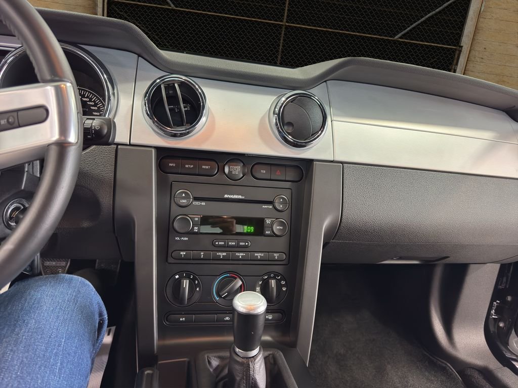 Used 2006 Black Clearcoat Ford GT Premium image 31