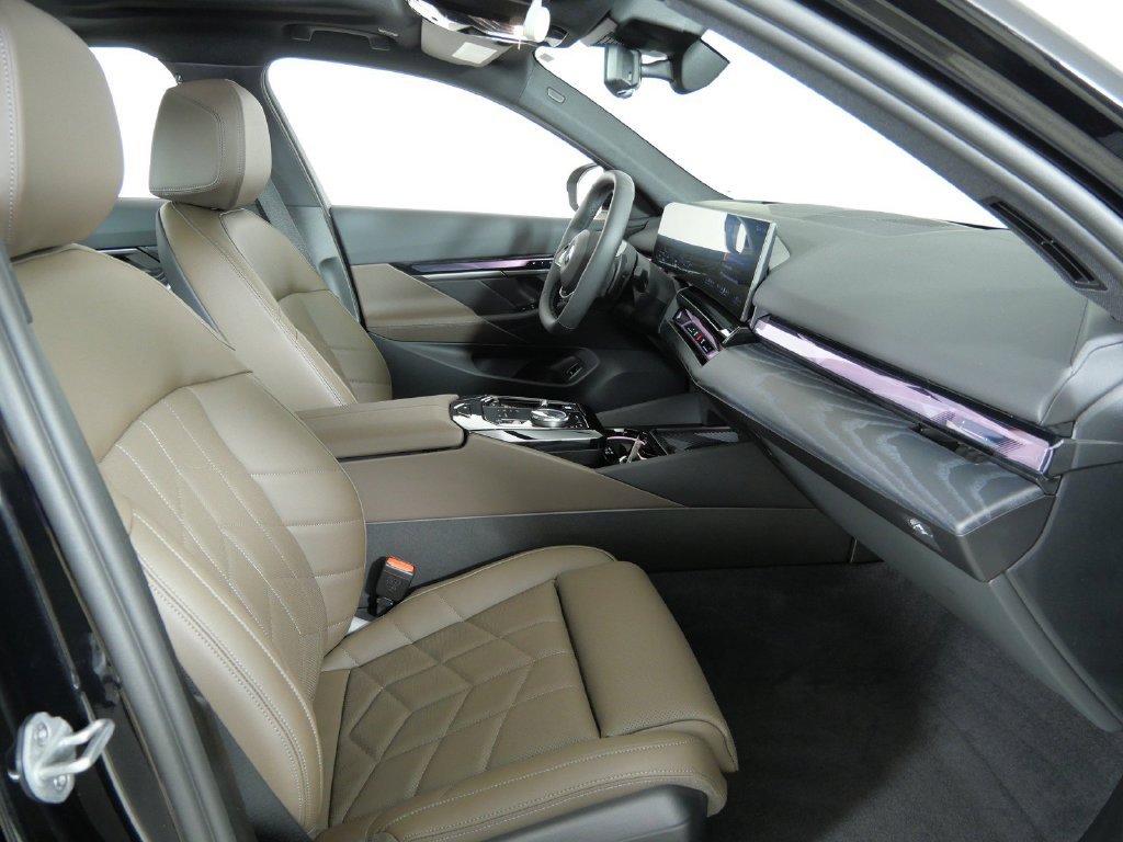 New 2027 Black Sapphire Metallic BMW 530i xDrive image 20