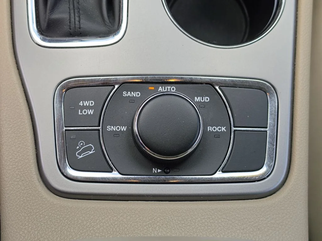 Certified Used 2020 Billet Silver Metallic Jeep Limited image 28