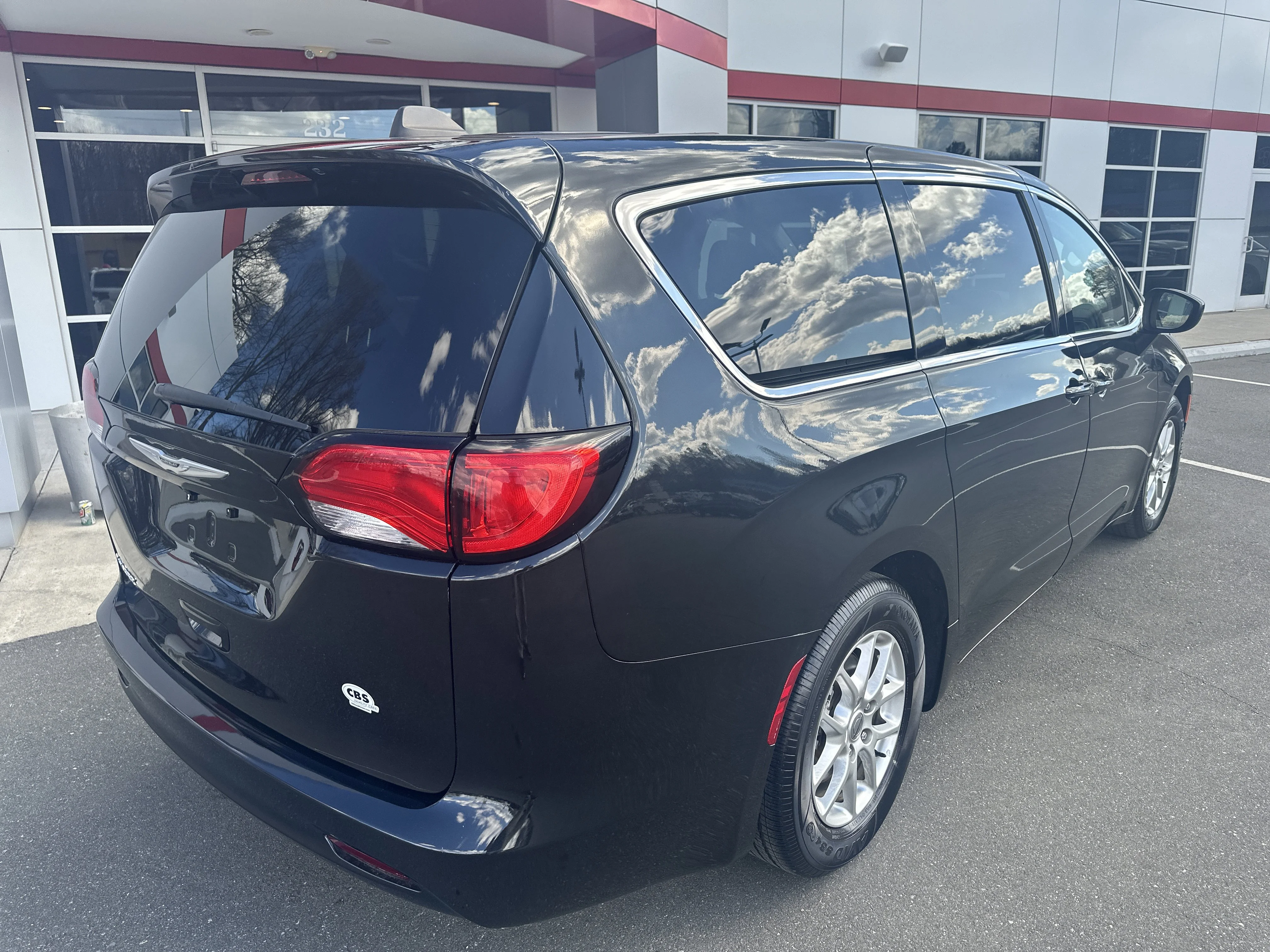 2023 Chrysler Voyager LX - Photo 8
