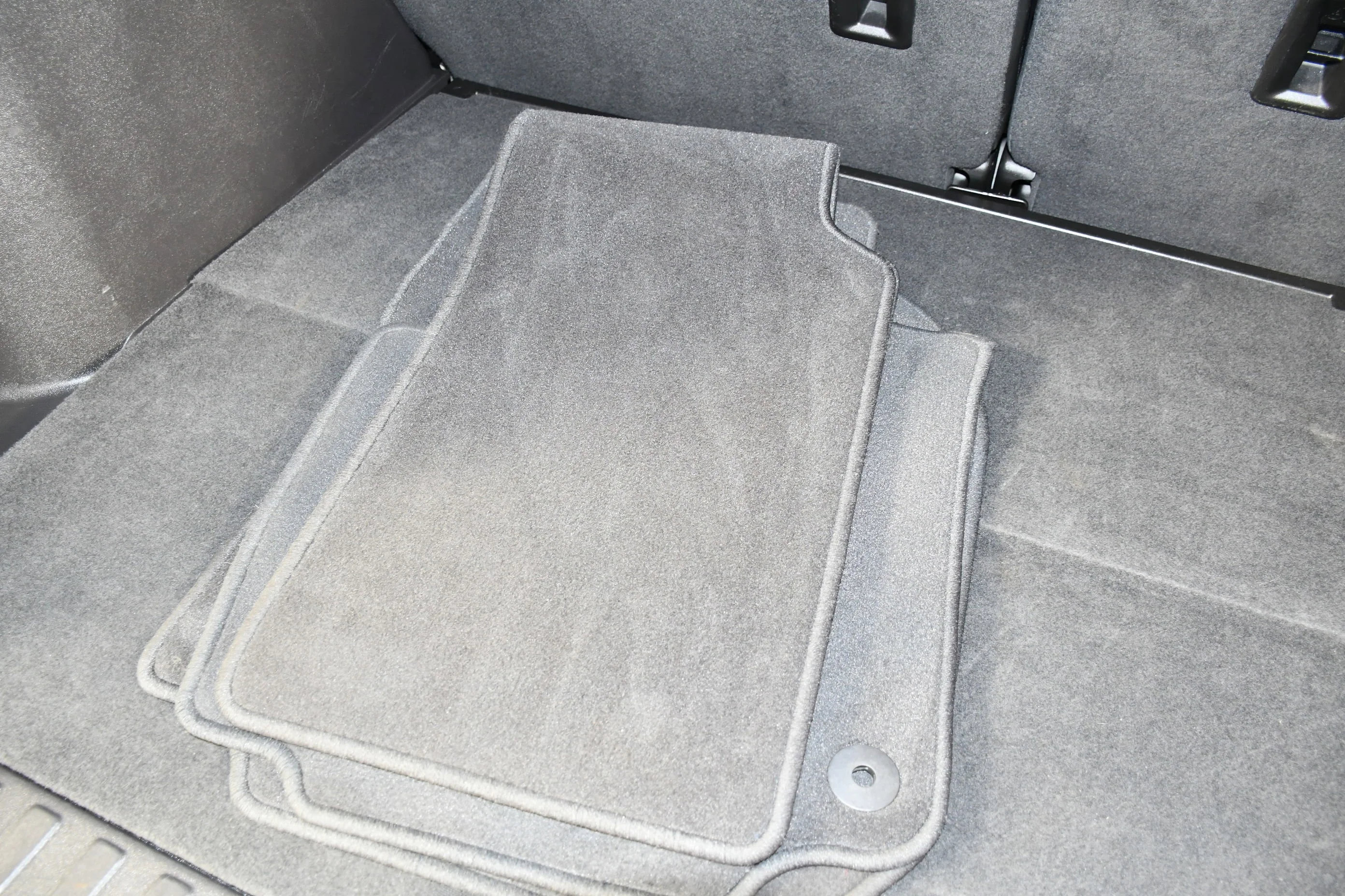 Used 2024 Summit White GMC AT4 image 52