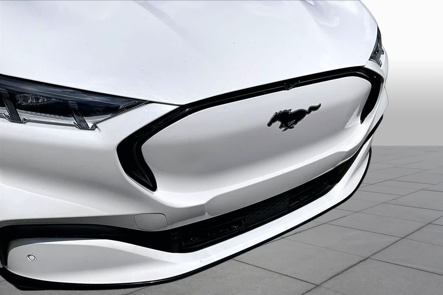 Used 2023 Star White Ford Premium image 29
