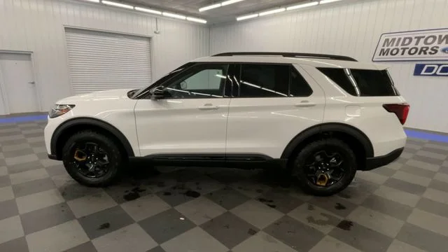 New 2027 Star White Metallic Tri-Coat Ford Tremor® image 5