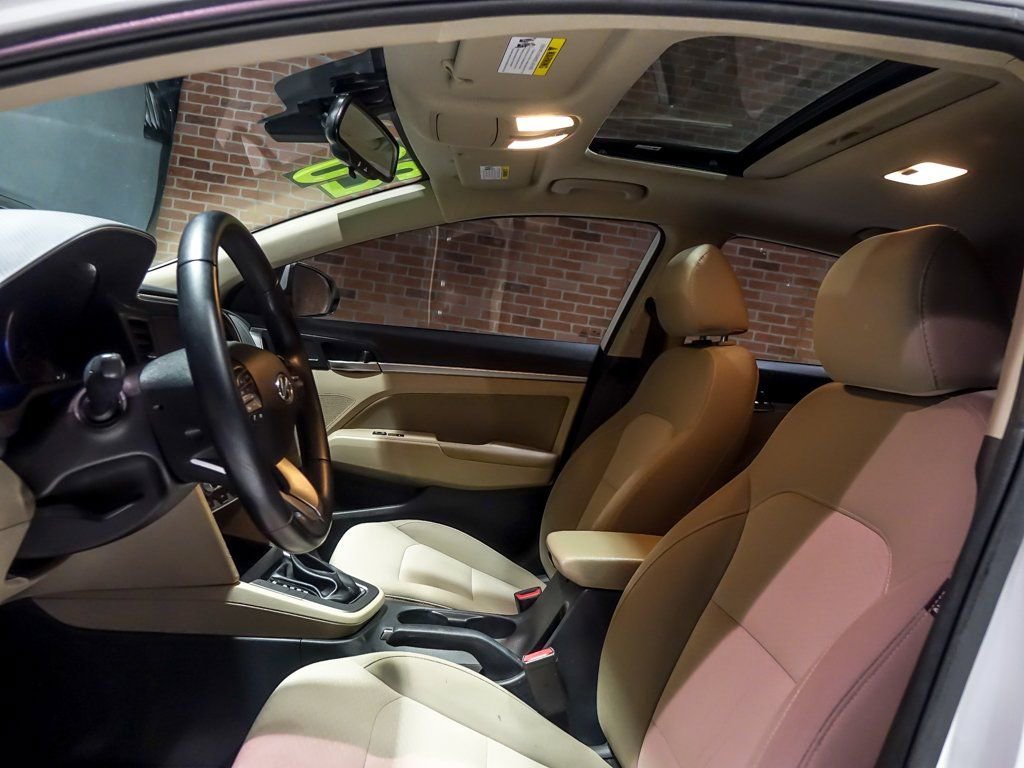 2020 HYUNDAI ELANTRA - Image 13