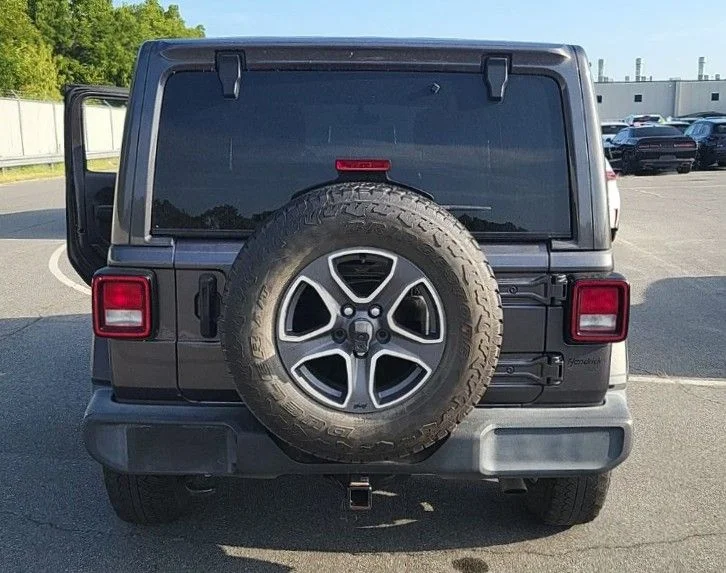 Used 2020 Gray Jeep Unlimited Sport S image 9