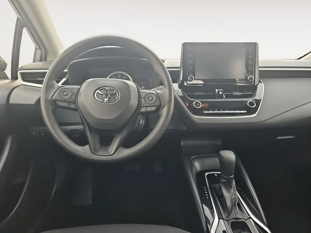 Used 2022  Toyota LE image 8