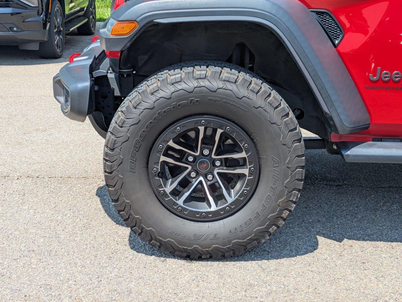 Used 2024 Firecracker Red Clearcoat Jeep Rubicon image 10