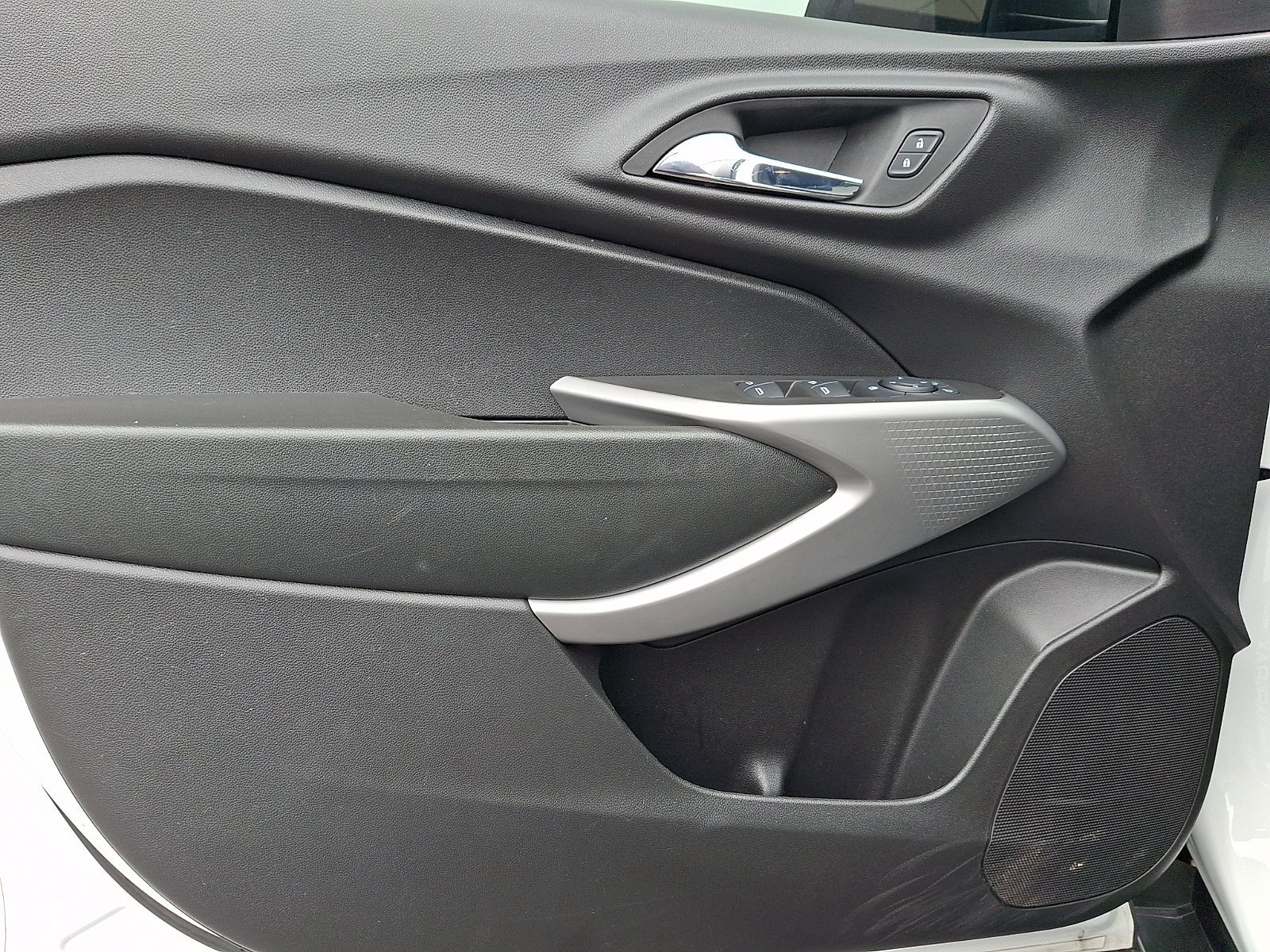 2024 Chevrolet Trax LS - Photo 12