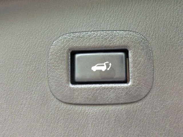 Used 2019 Black Nissan Platinum image 13