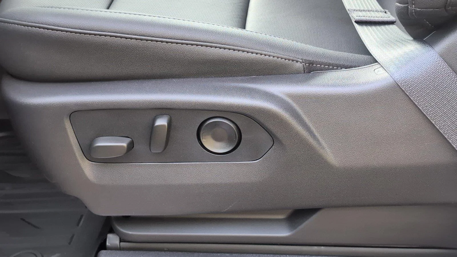 New 2026 Summit White GMC SLT image 18