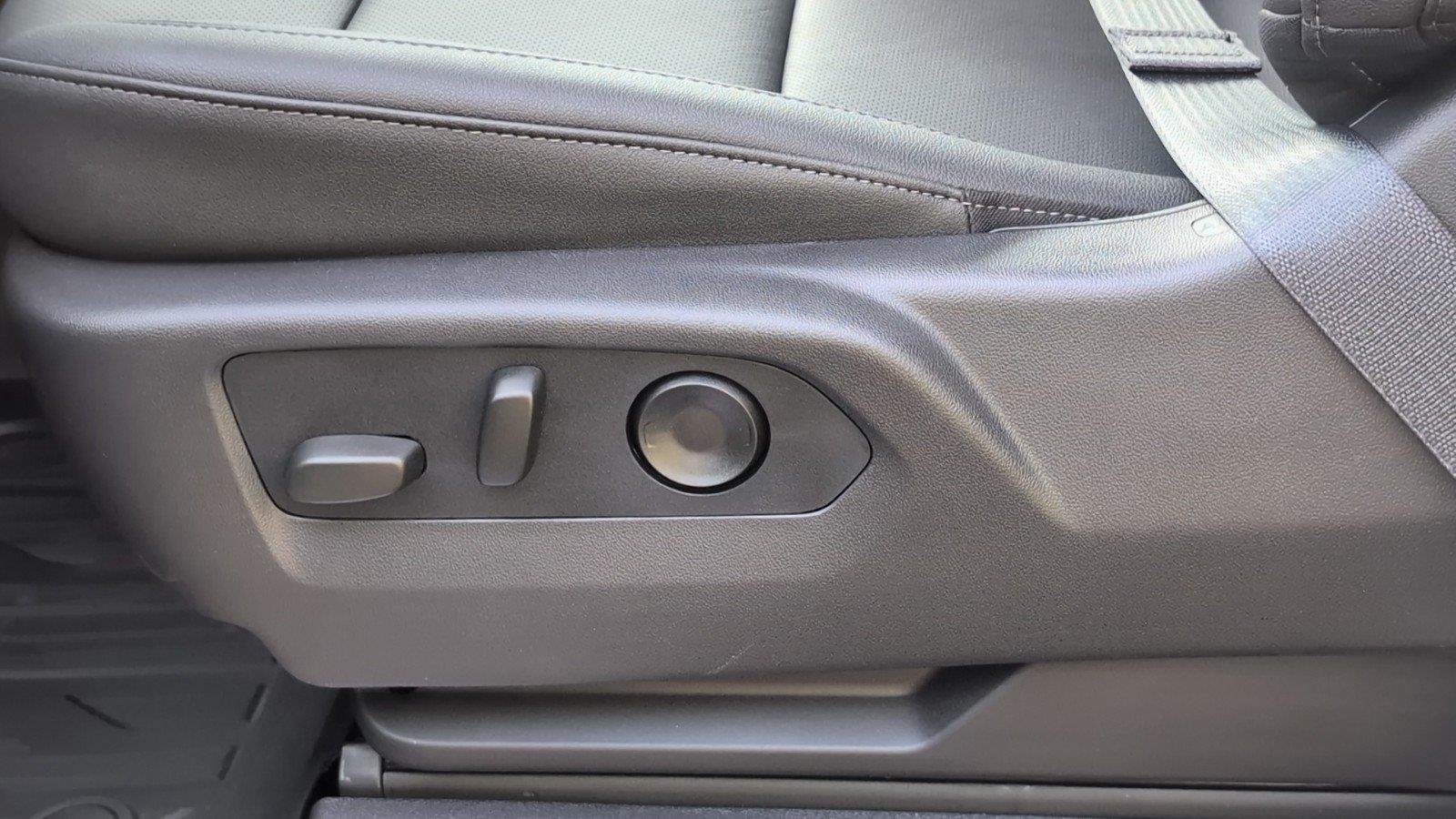 New 2026 Summit White GMC SLT image 18