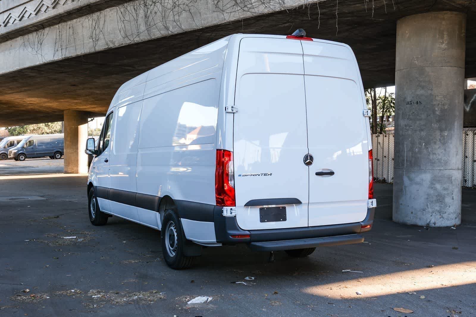 New 2025 Arctic+White Mercedes-Benz Cargo 170WB High Roof 113kw Battery RWD SO Motor image 6
