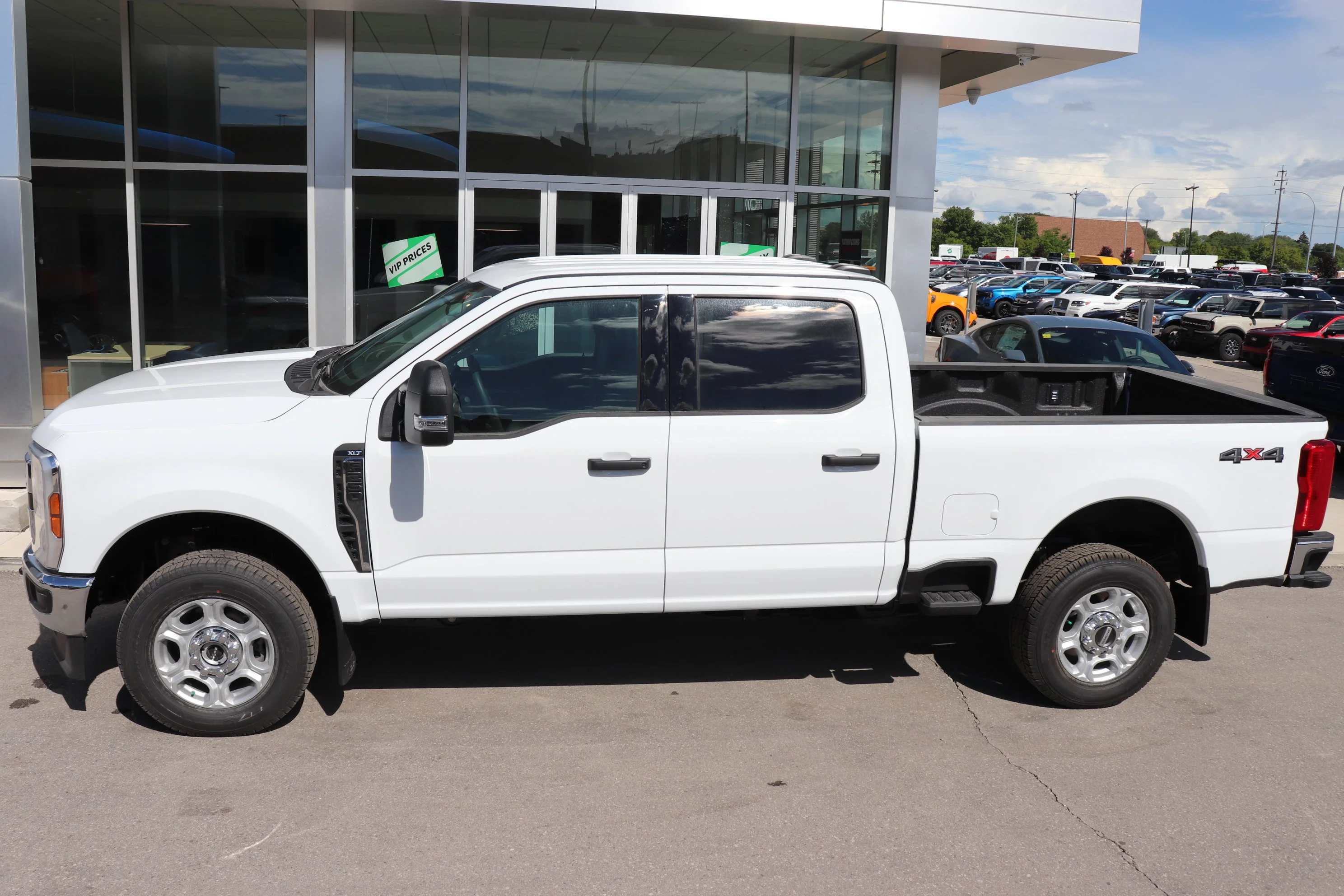 New 2026 OXFORD WHITE Ford XLT image 3