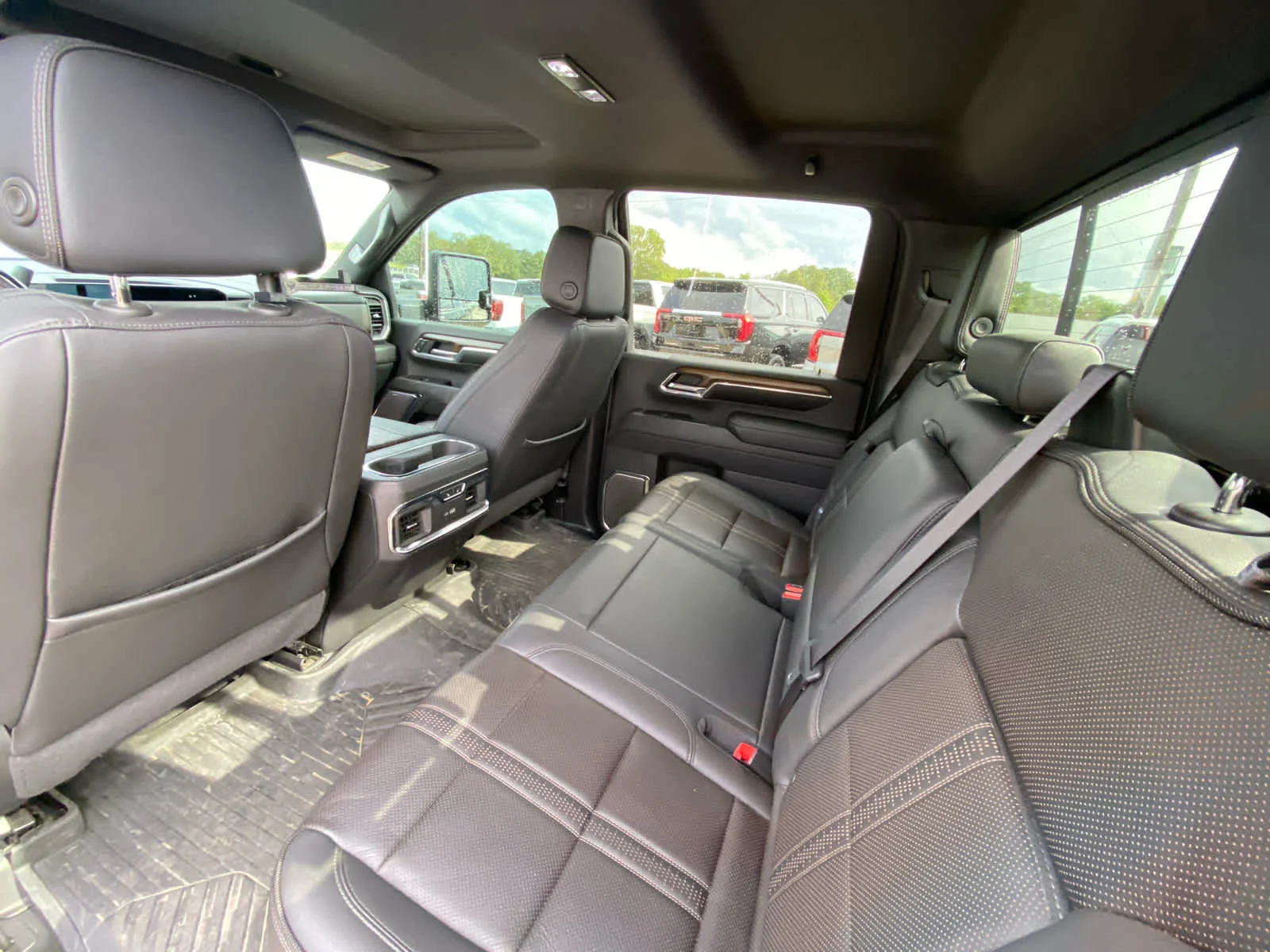 Used 2024 Black Chevrolet High Country image 11