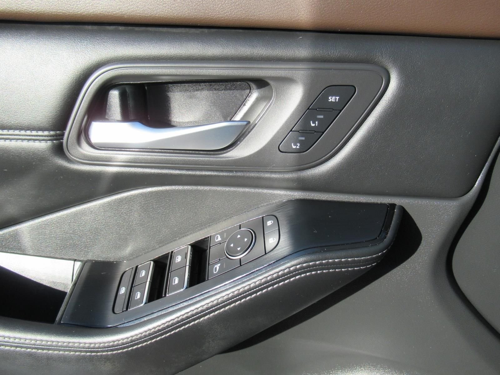 Used 2022 Gray Nissan SL image 22