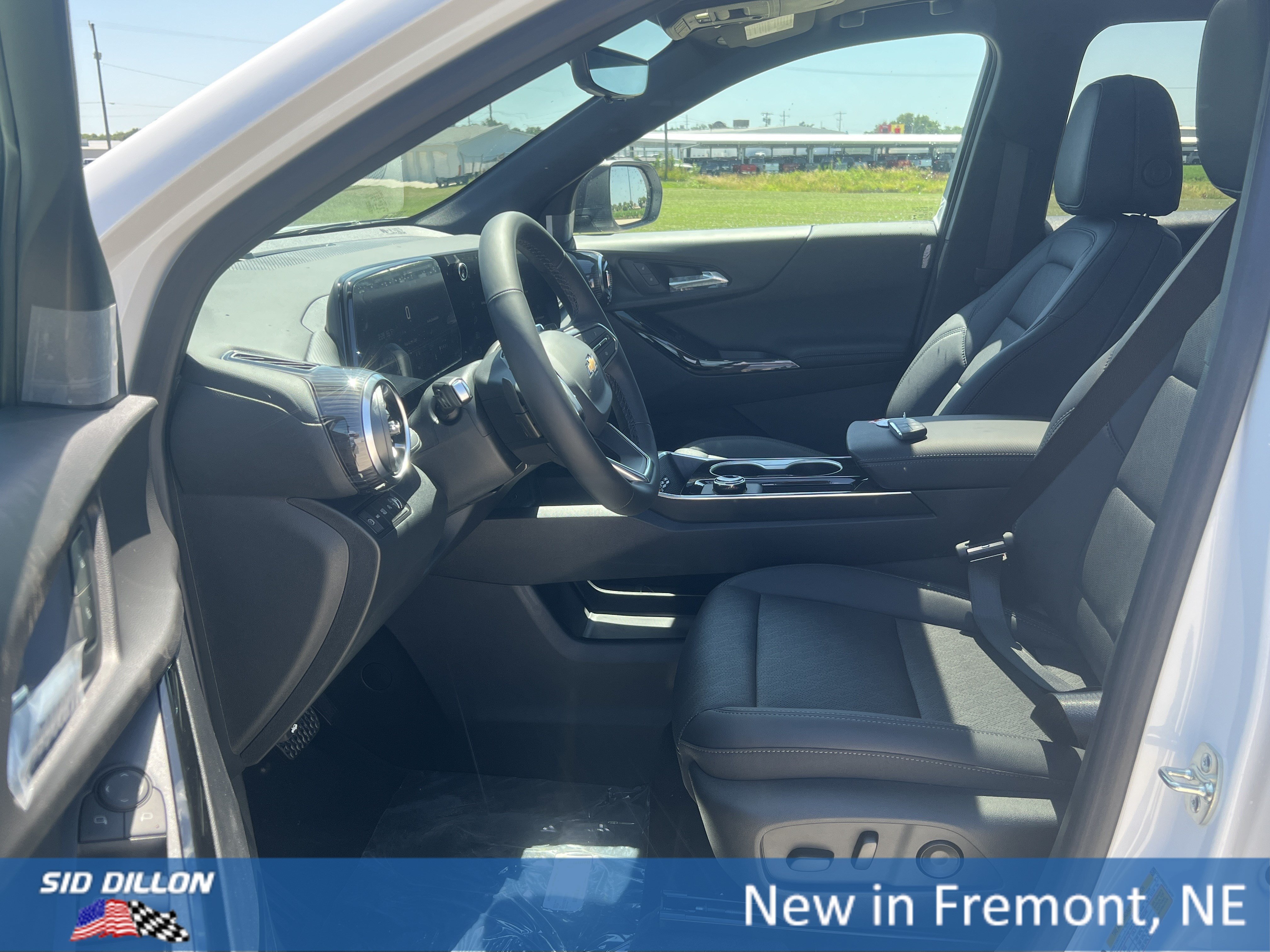 New 2027 Summit White Chevrolet LT image 4
