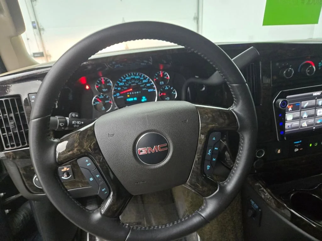 2023 GMC Savana Cargo Work Van - Photo 18