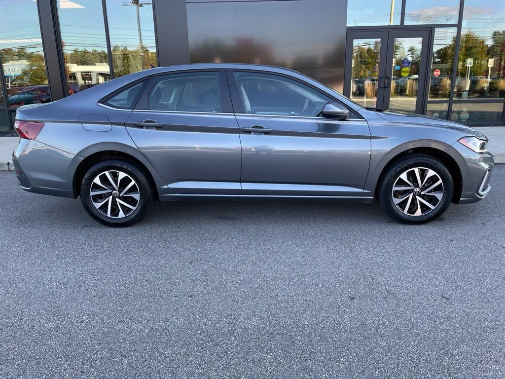 Used 2025 Platinum Gray Metallic Volkswagen 1.5T S image 3