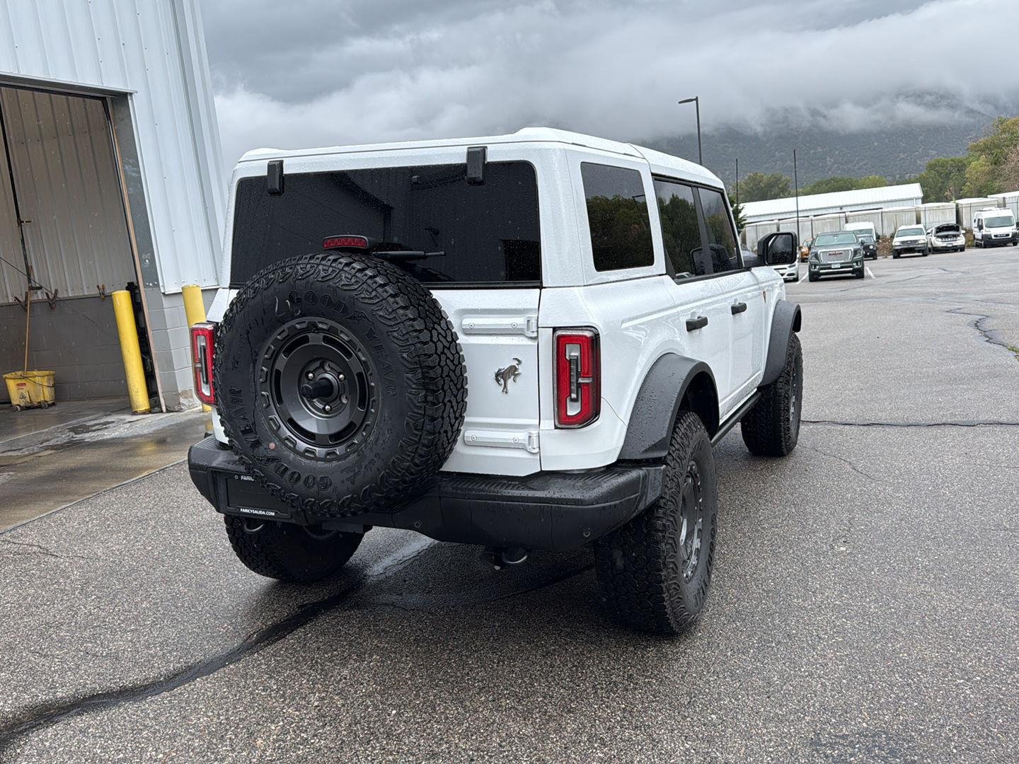 Used 2025 Oxford White Ford Badlands image 3