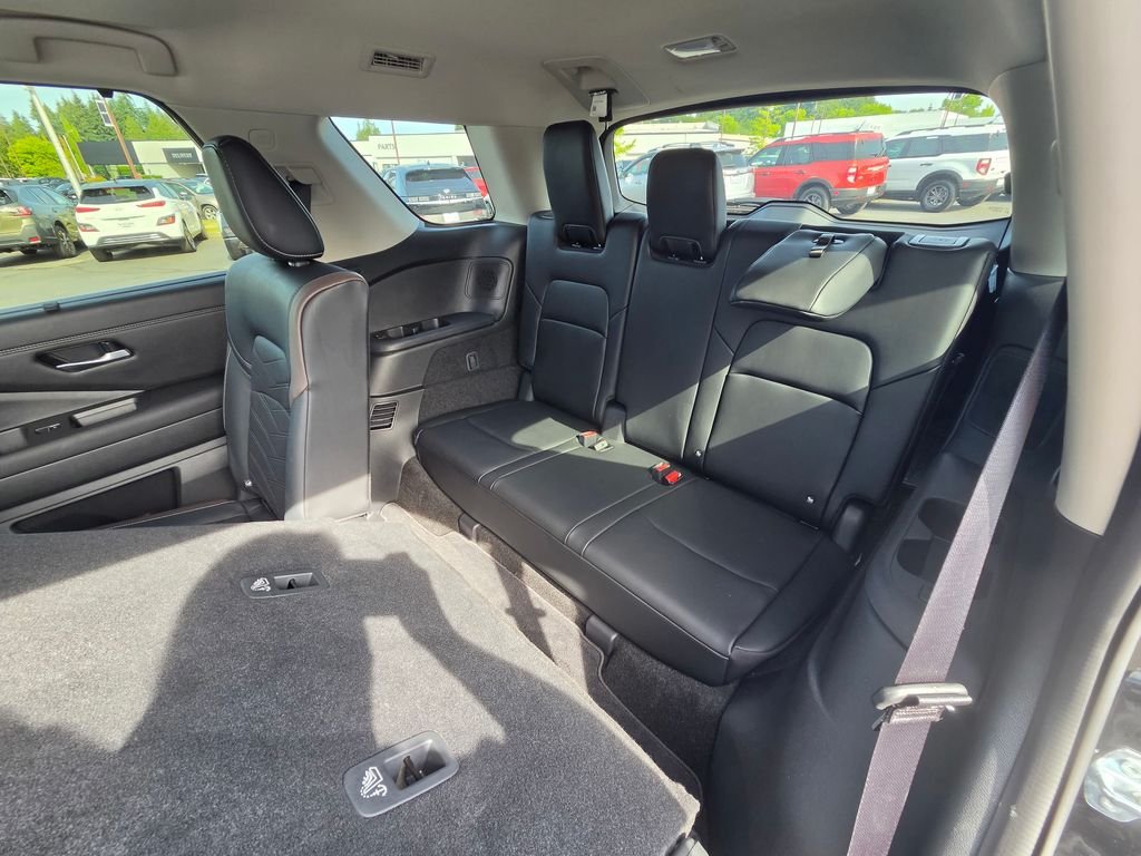 Used 2025 Black Nissan Platinum image 16