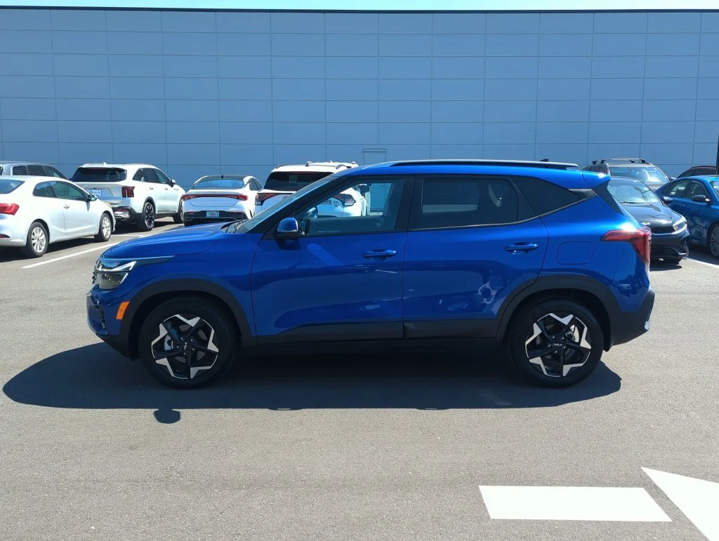 Used 2025 Blue Kia S image 4