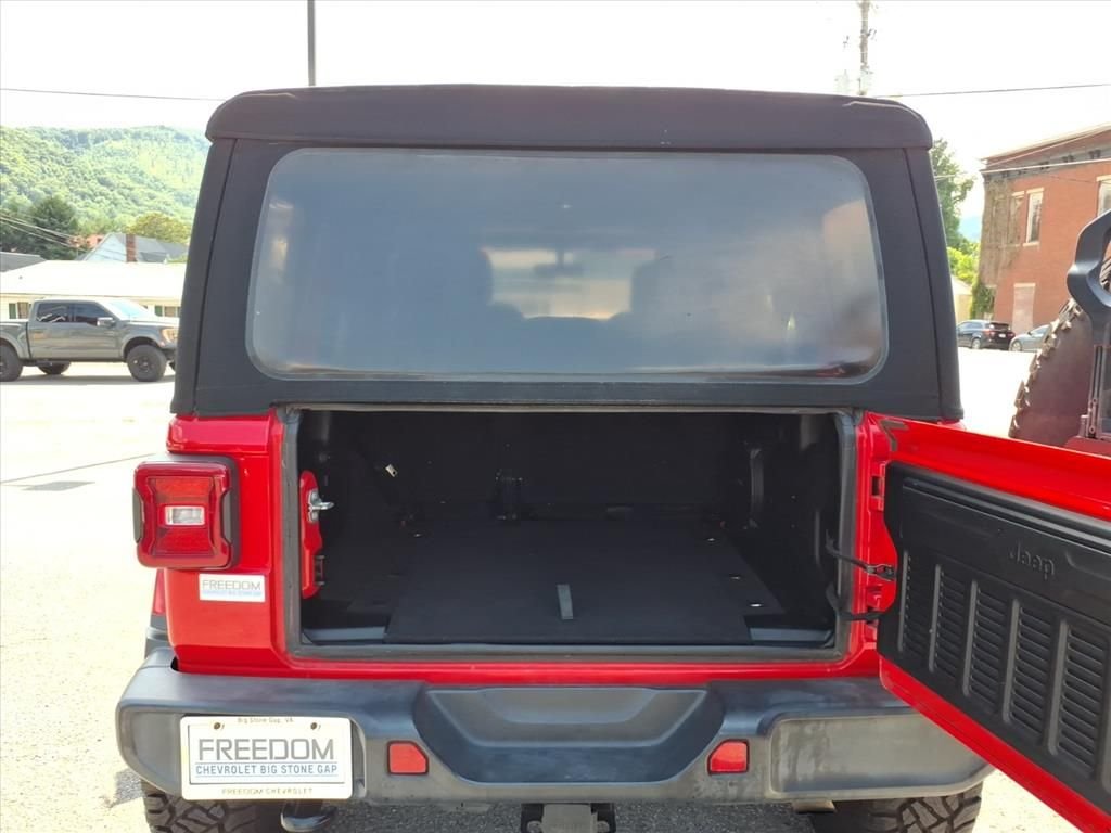 Used 2018 Red Jeep Unlimited Sahara image 5
