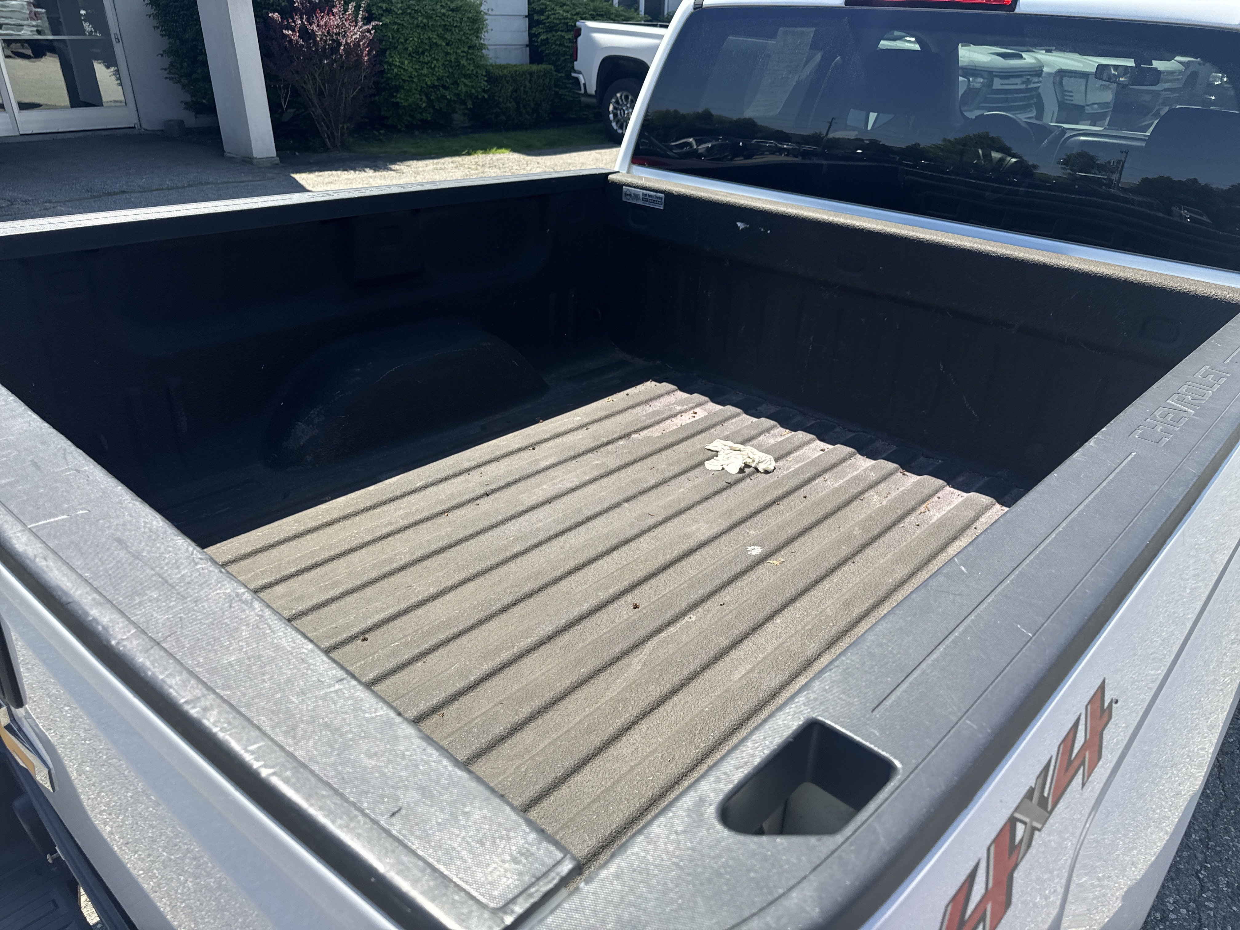 Used 2018 Summit White Chevrolet Custom image 13