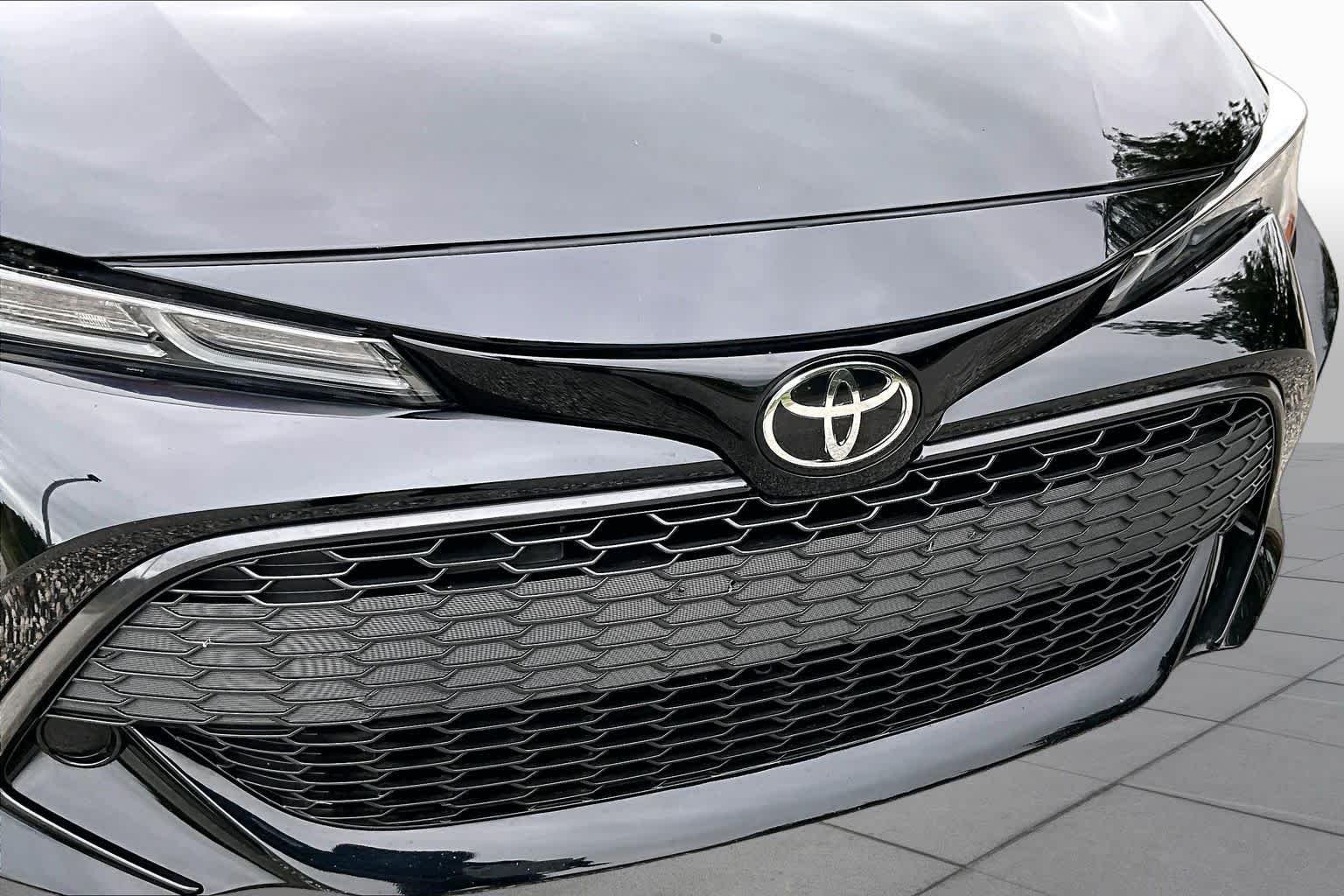 Used 2019 Midnight Black Metallic Toyota SE image 29