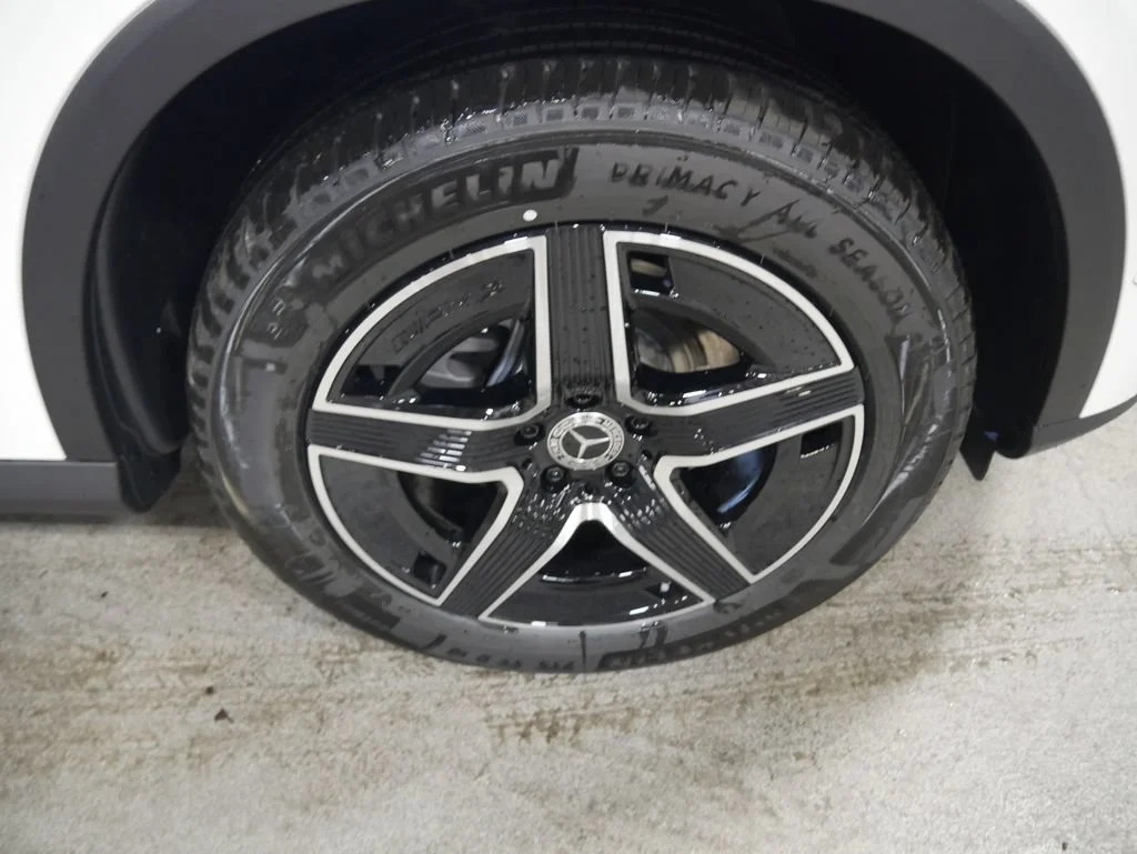 New 2026 Polar White Mercedes-Benz GLC 300 image 13