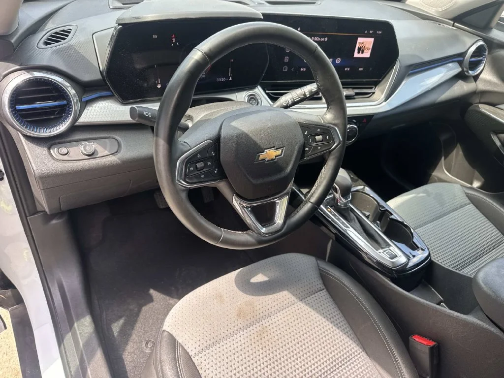 Used 2025 White Chevrolet LT image 22