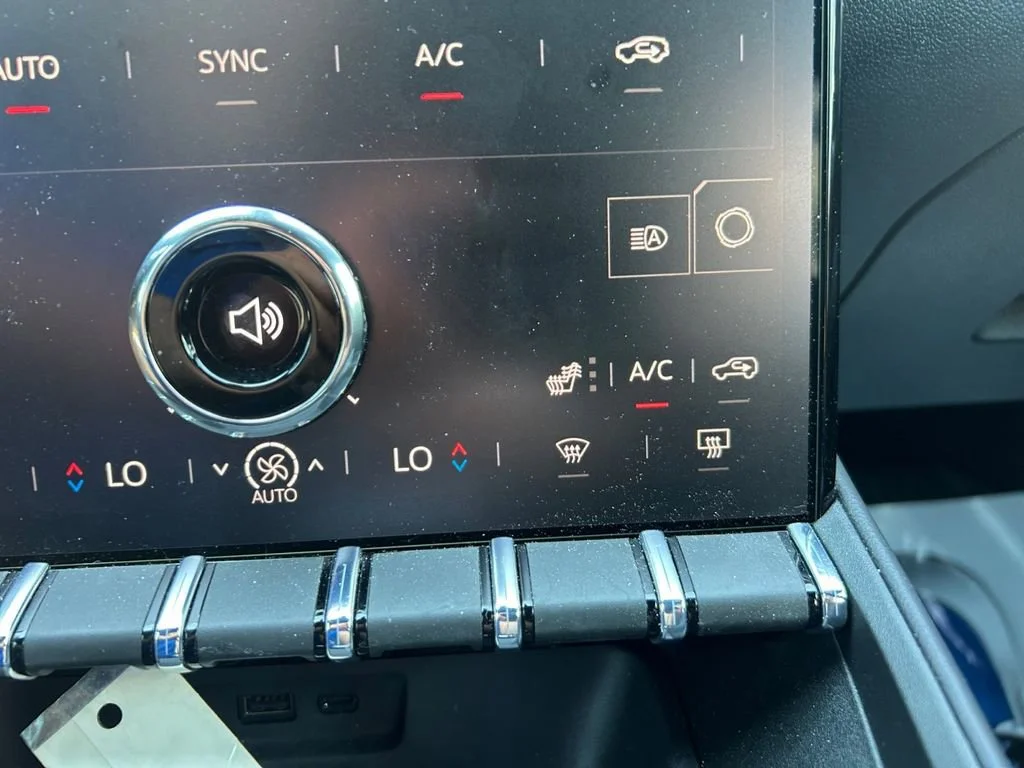 New 2026 Sterling Metallic GMC Elevation image 25