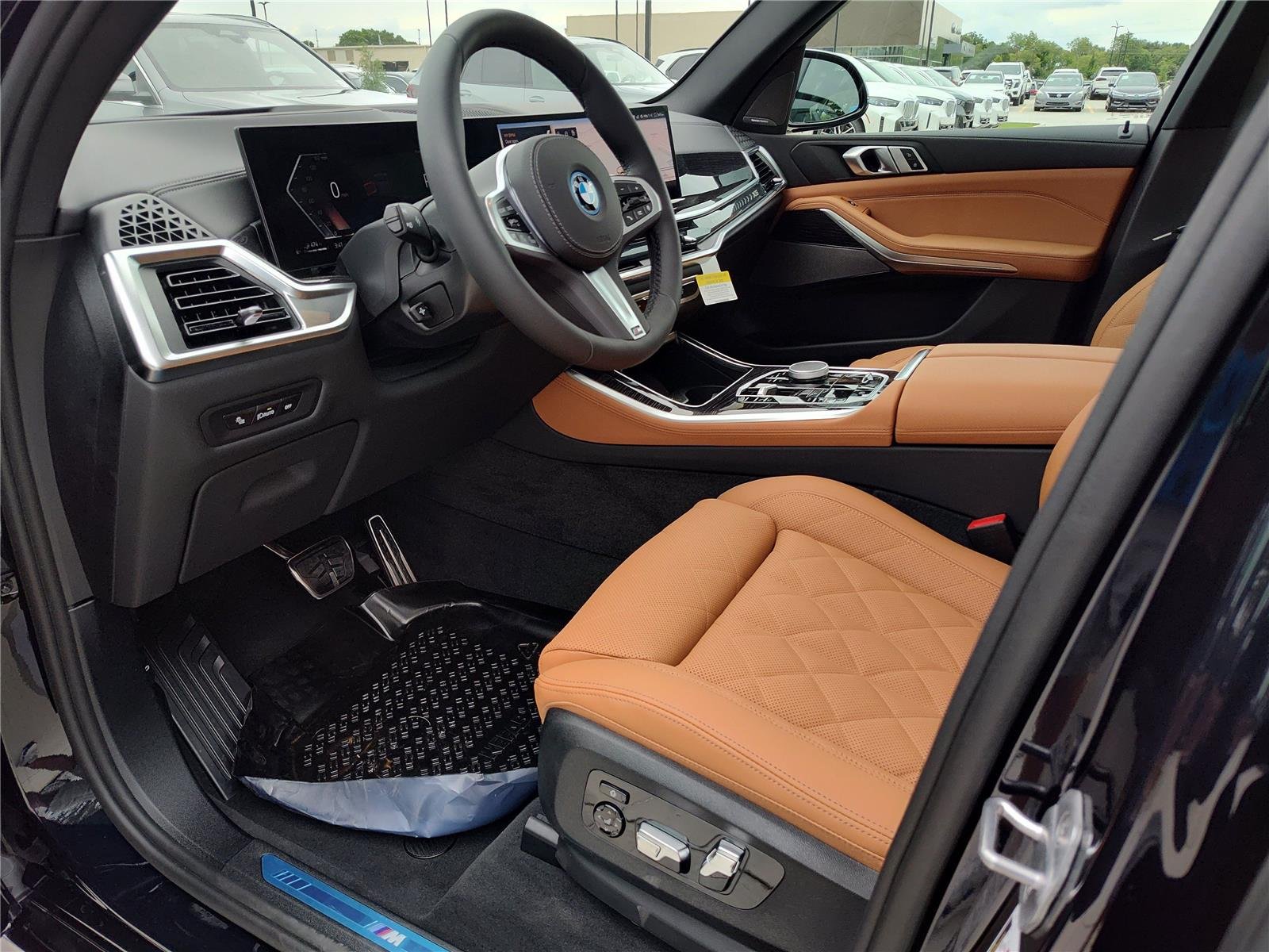 New 2026 Carbon Black Metallic BMW xDrive50e image 2