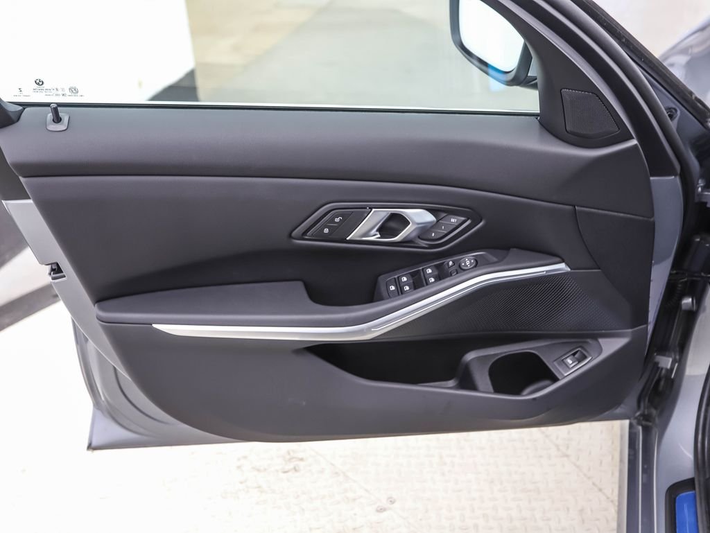 2025 BMW 3 Series 330i - Photo 6
