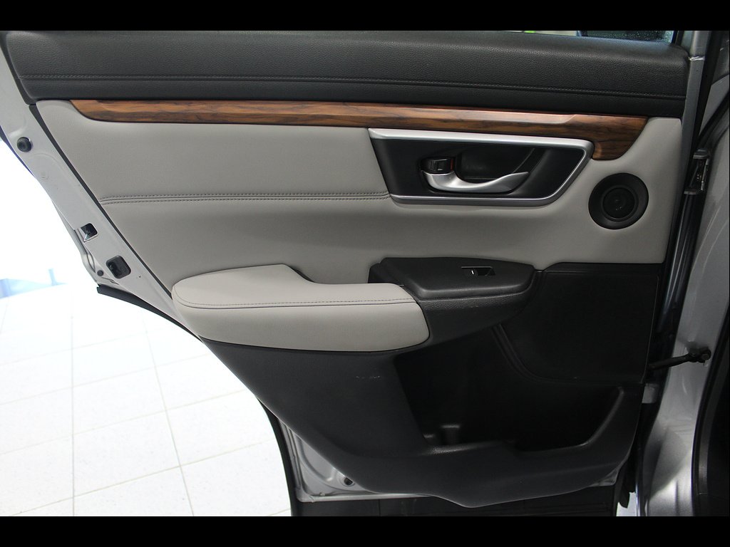 Used 2020 Lunar Silver Metallic Honda Touring image 17