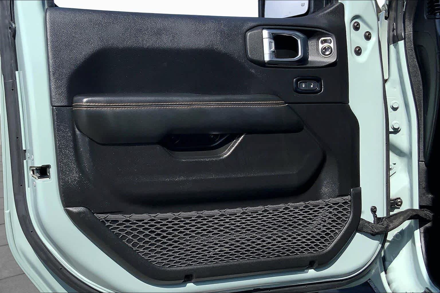 Used 2024 Earl Clearcoat Jeep Sahara image 21
