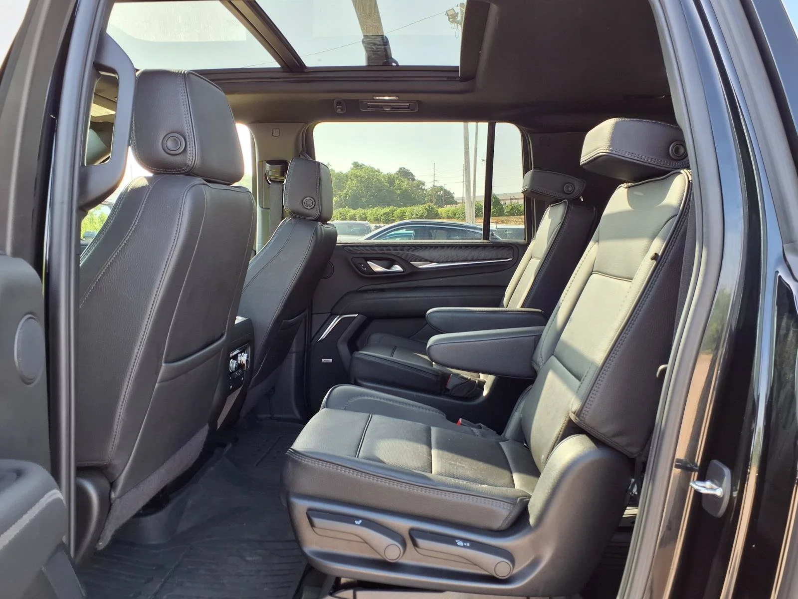 Used 2024 Onyx Black GMC Denali image 30
