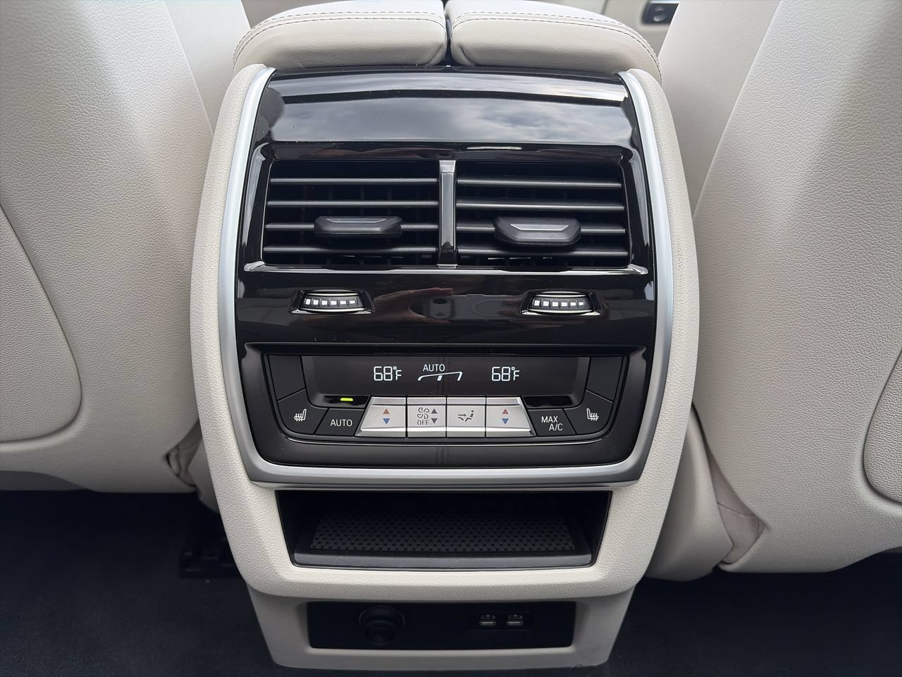 New 2026 Alpine White BMW xDrive50e image 31