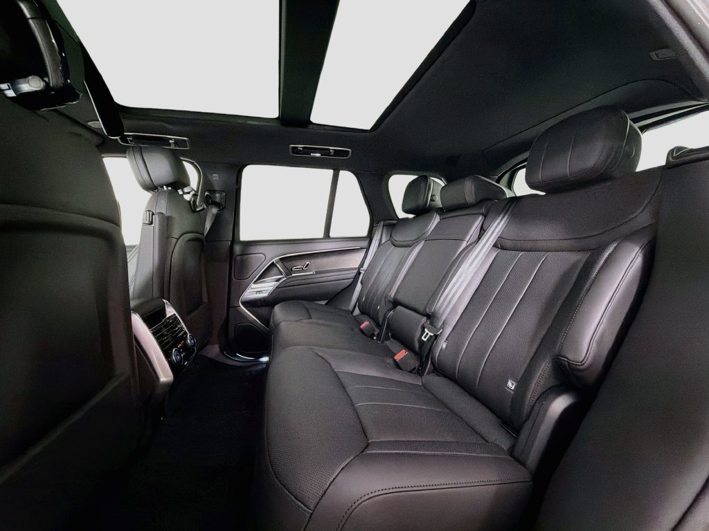 New 2026 Fuji White Land Rover SE image 20
