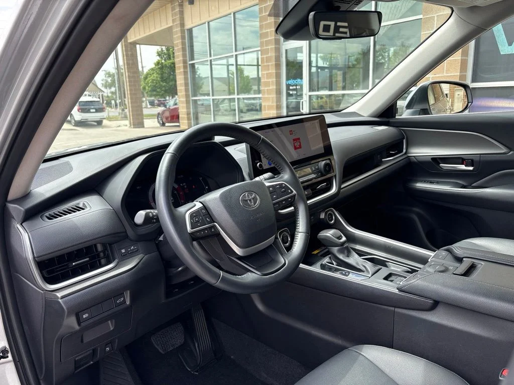 Used 2025 Silver Toyota XLE image 10