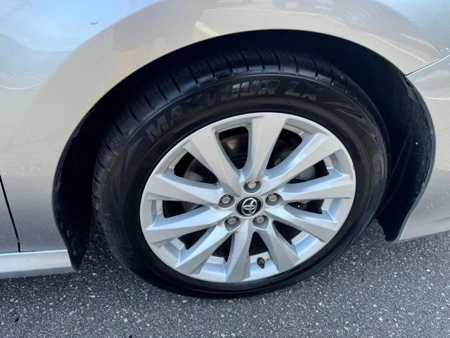 Used 2018 Silver Toyota LE image 11