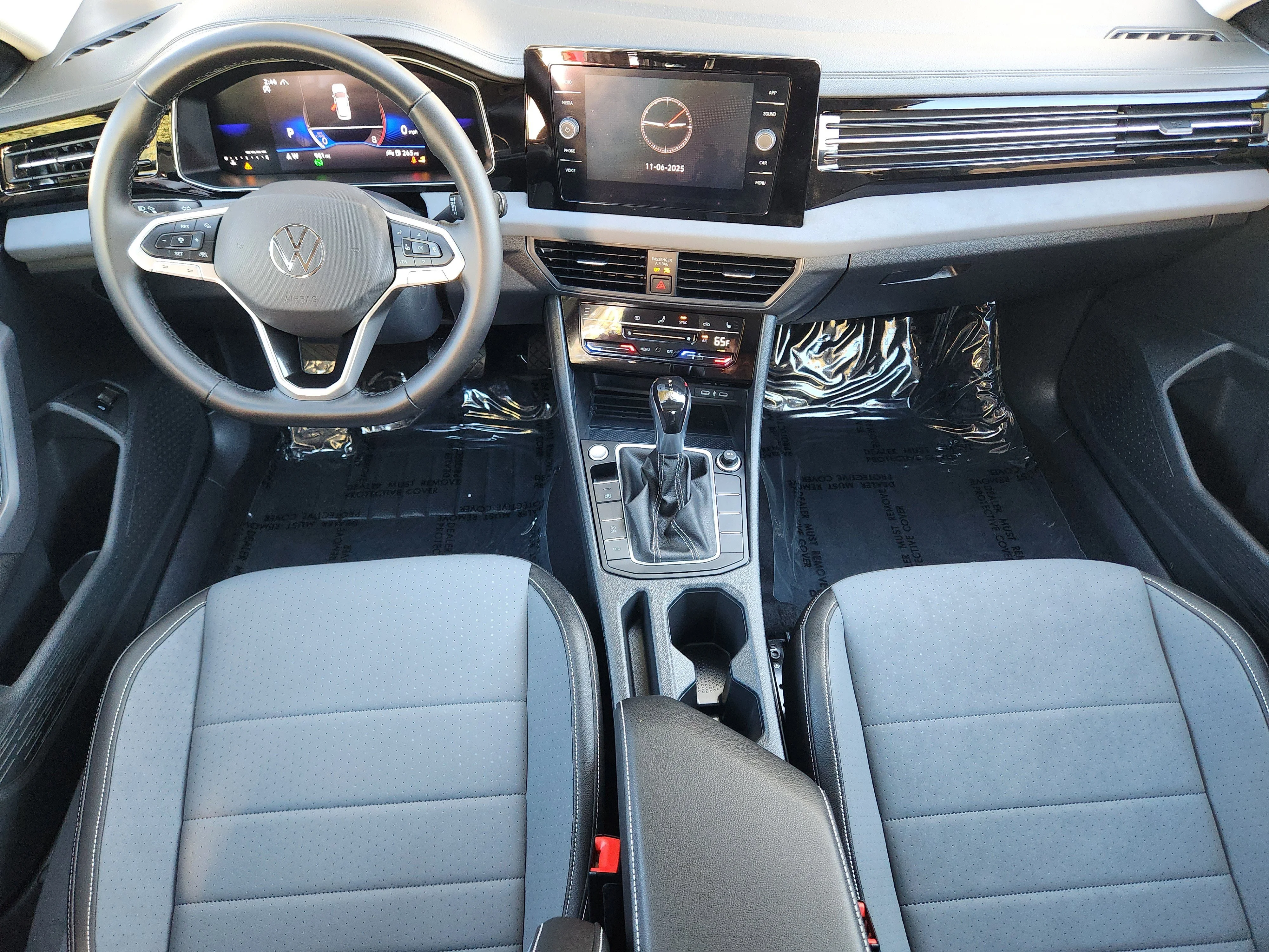 2025 Volkswagen Jetta SE - Photo 10