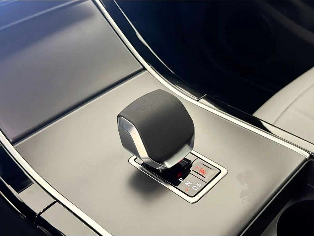 New 2026 Arroios Grey Land Rover Core S image 17